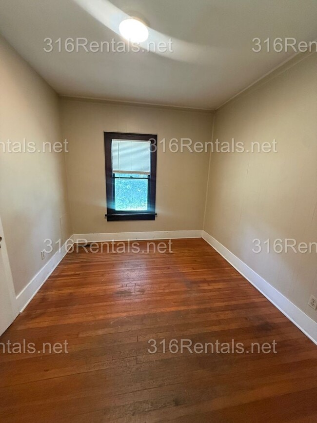 Building Photo - 1055 S Roosevelt St