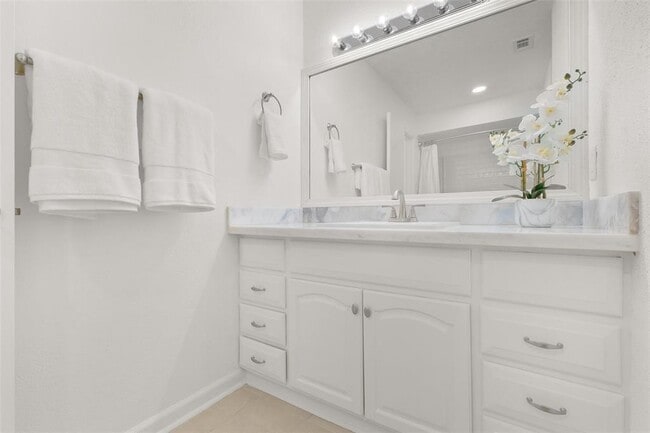 Building Photo - 3371 Continental Dr