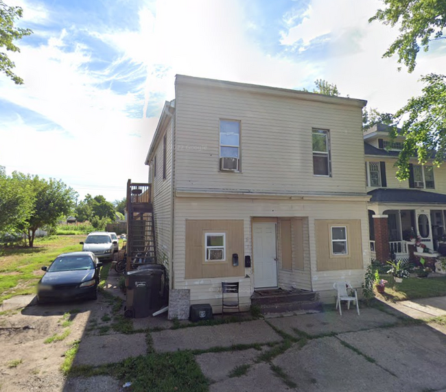 Primary Photo - 526 S Jackson St