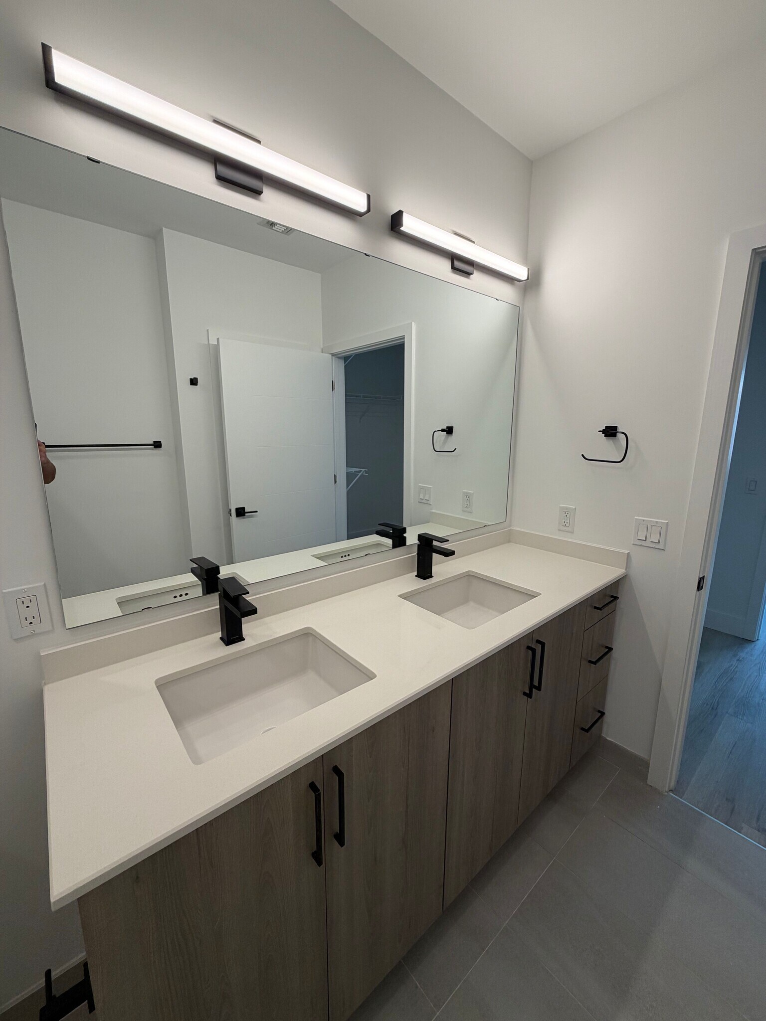 Building Photo - 147 NW 32nd St