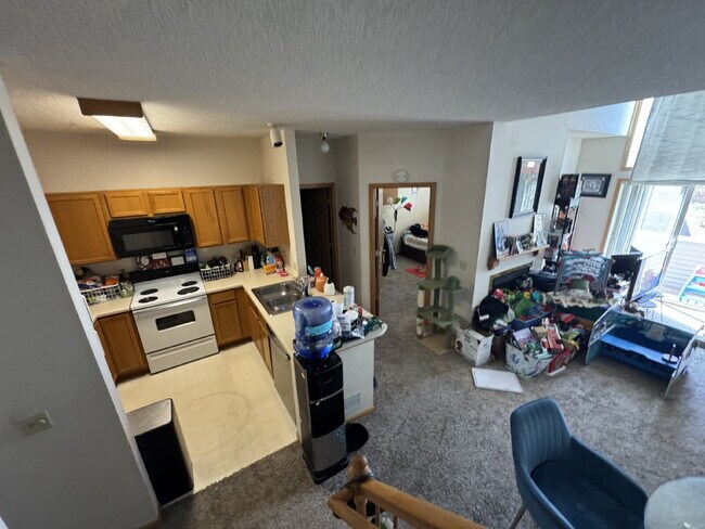 Building Photo - High Ceilings Townhouse Retreat: Spacious 2-Bed, 2-Bath Gem in Woodbury!