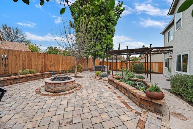 Building Photo - 1005 Mabel Josephine Ct