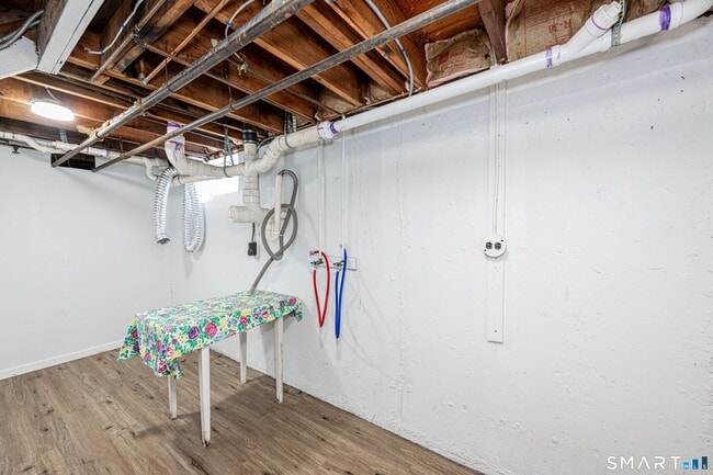 Building Photo - 109 Kings Hwy