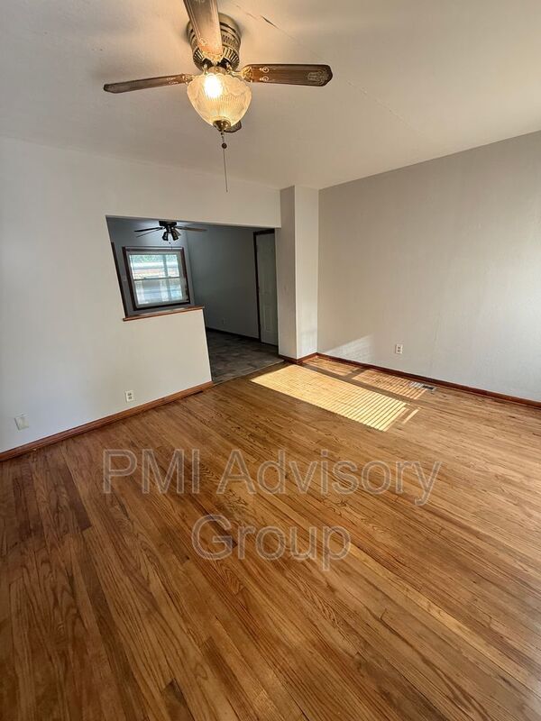 Building Photo - 2347 SE Pennsylvania Ave