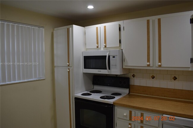 Building Photo - 1701 NW 75th Ave