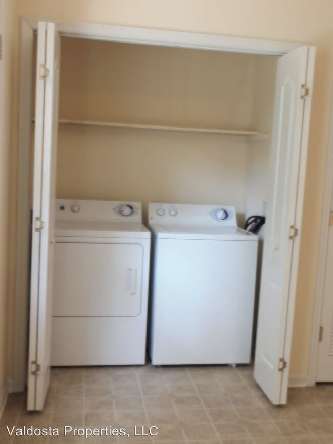 Building Photo - 1533 Woodard St