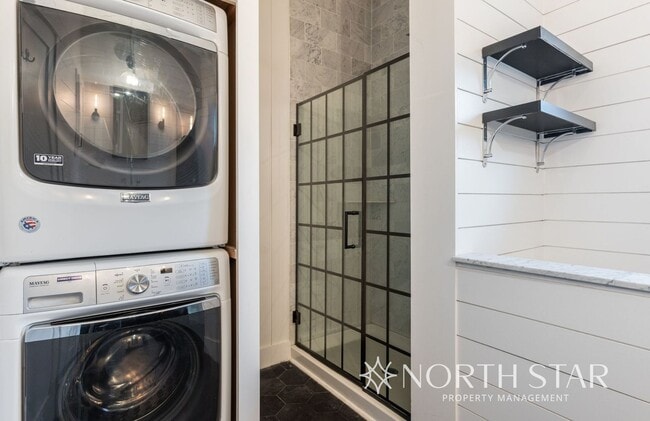 Building Photo - Coming Soon!  Remodeled Sellwood Bungalow