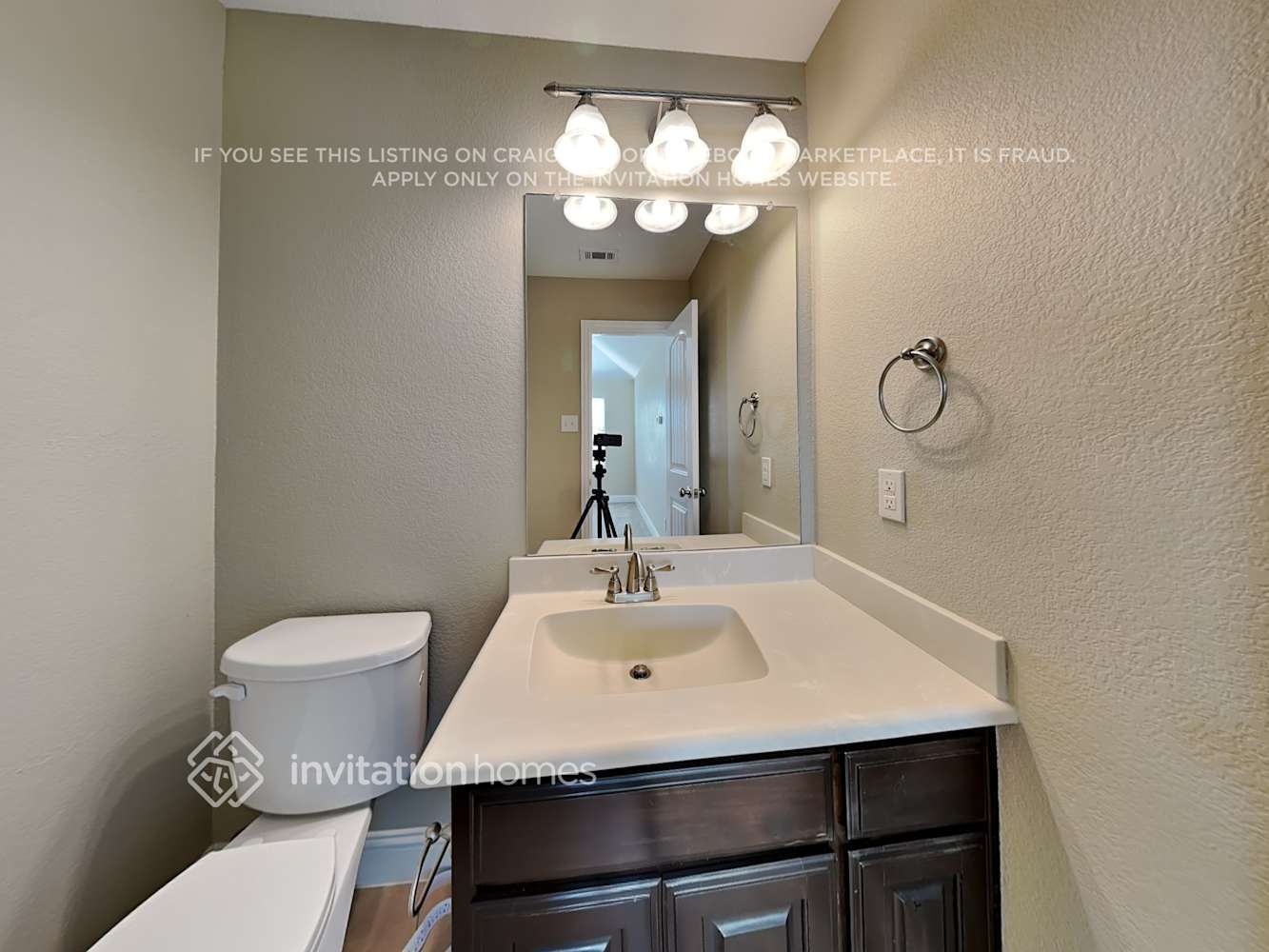 Building Photo - 5609 Paradise Dr