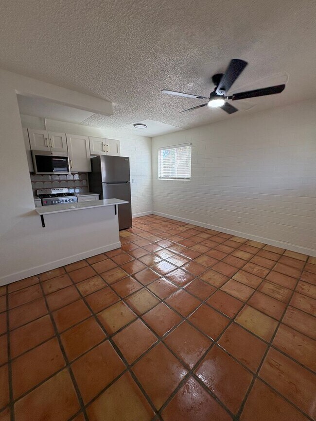 Building Photo - 817 S Melody Ln