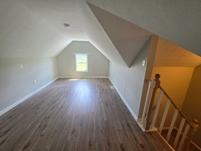 Building Photo - 454 Kling St