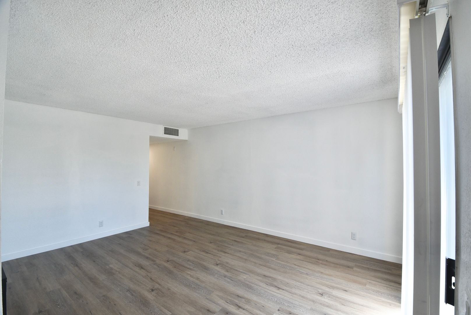 Building Photo - 7550 Jordan Ave