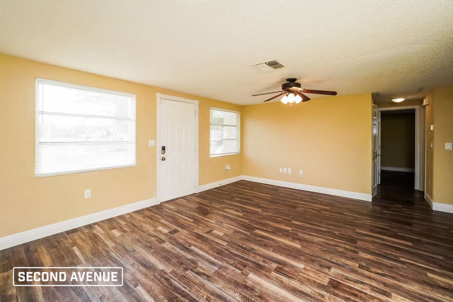 Building Photo - 11725 Meadow Dr