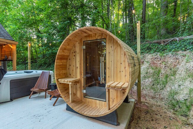 Building Photo - 41 Little Forest Dr