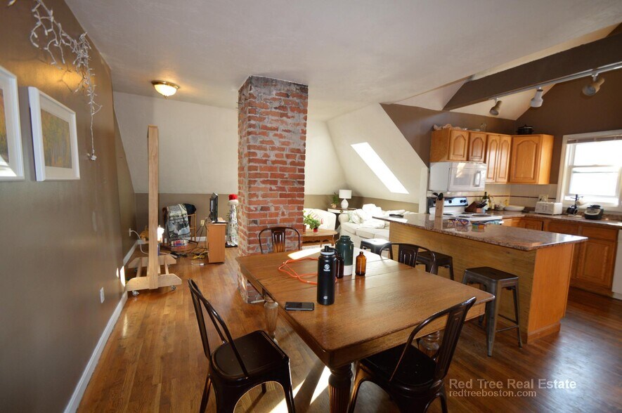 Building Photo - 42 Brainerd Rd