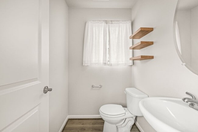 Building Photo - 7163 NW Eleanor Ave