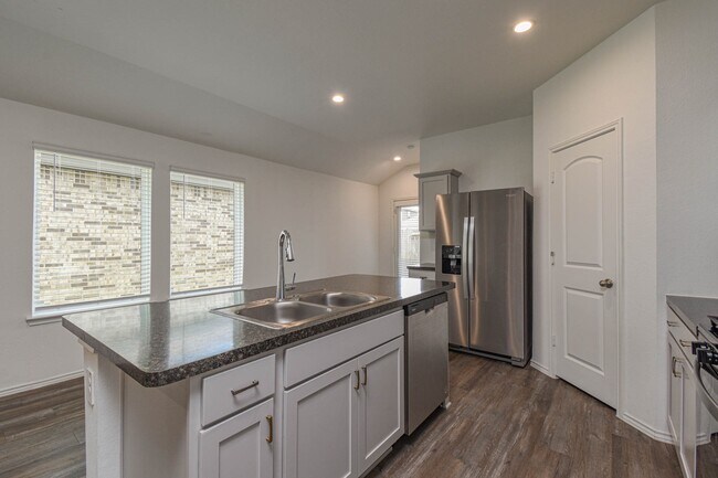 Building Photo - 5423 Wyndham Rdg Ln