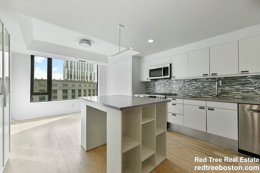 Building Photo - 220 Boylston St