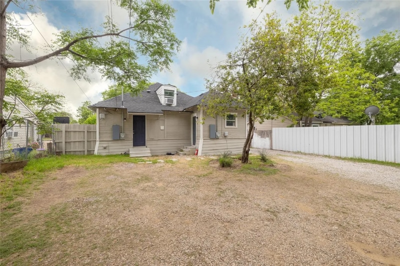 Building Photo - 2317 Gilford St