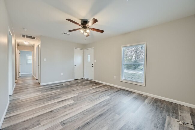 Building Photo - 601 Boxelder Dr