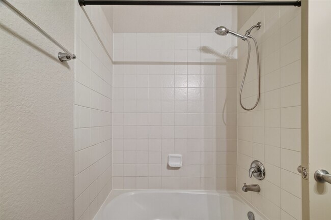 Building Photo - 5950 Carpenters Hollow Court