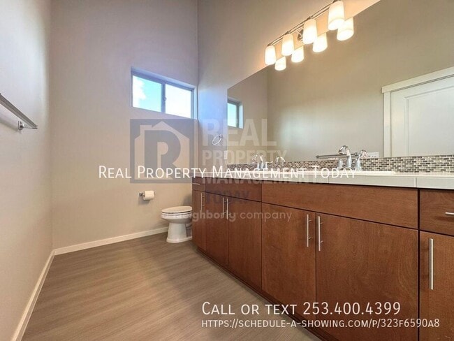 Building Photo - 303 Chelan Ave NE