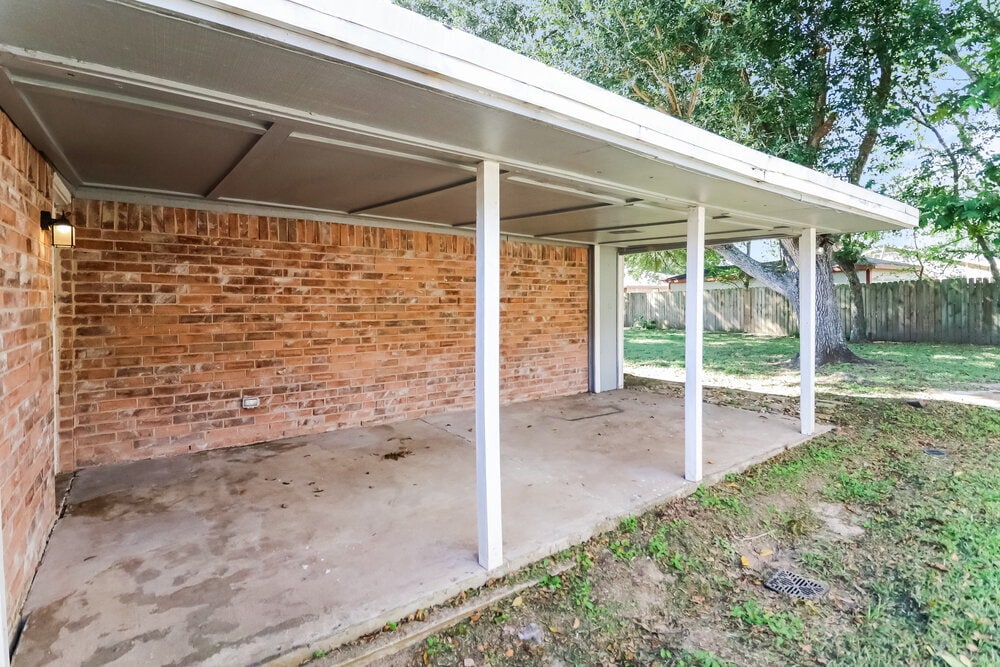 Building Photo - 2118 Maple Cir