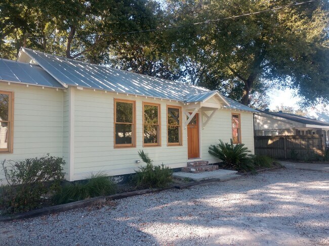 Primary Photo - 2300 Mount Pleasant St