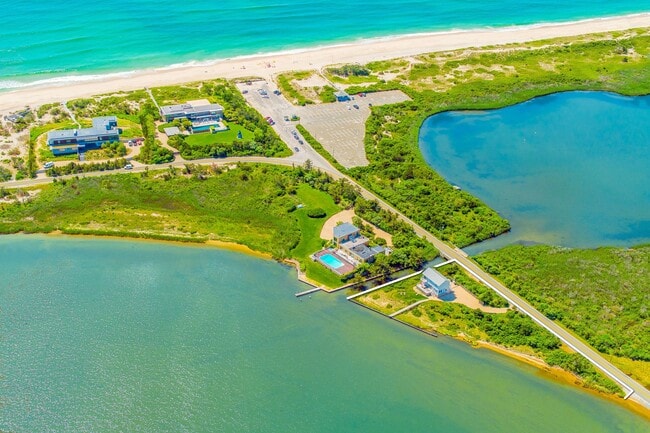 Building Photo - 1025 Flying Point Rd