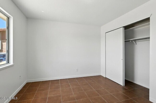 Building Photo - 2900 Roy Pace Dr