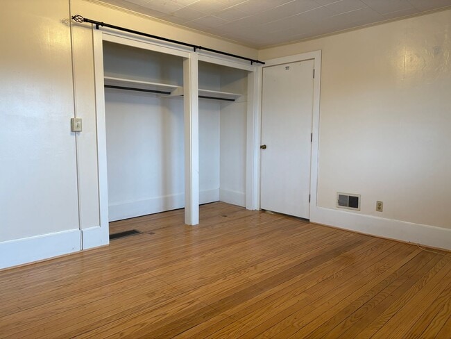 Building Photo - 501 S Cayuga St