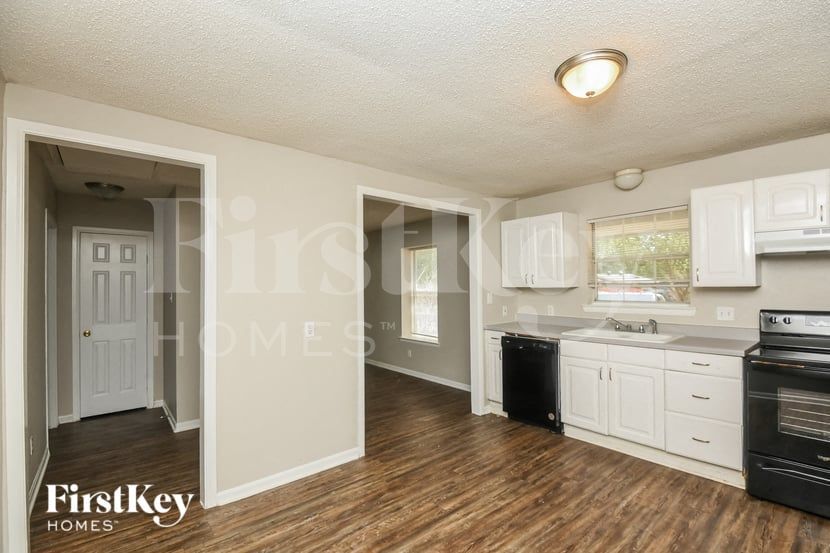 Building Photo - 841 Hackamore St