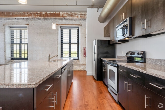 Interior Photo - Eagle & Phenix