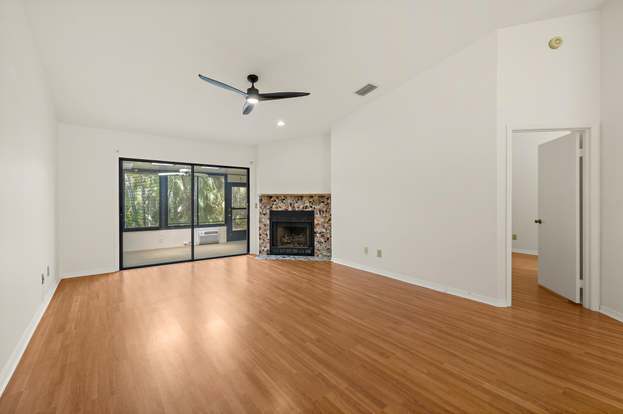 Building Photo - 604 Parkside Pl