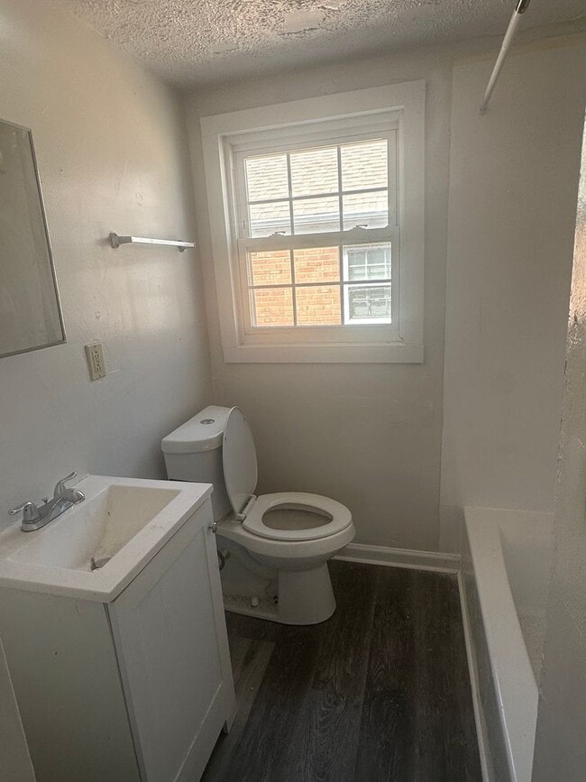 Building Photo - 3641 Ingleside Rd