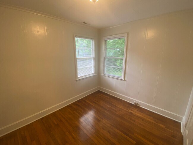 Building Photo - Adorable Old West Durham Home / Fenced Bac...