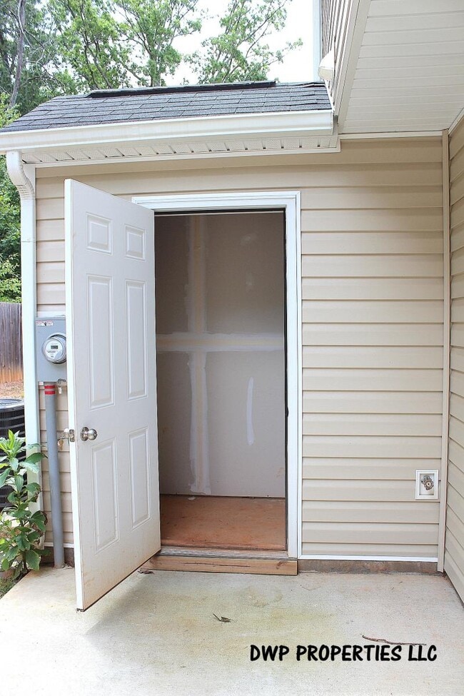 Building Photo - 4245 Youngstown Dr