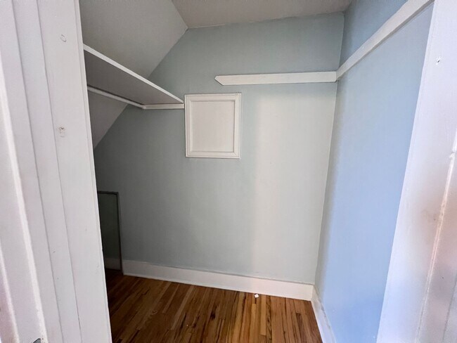 Building Photo - Recently Remodeled Single Family Home within Blocks of Downtown Grand Rapids!