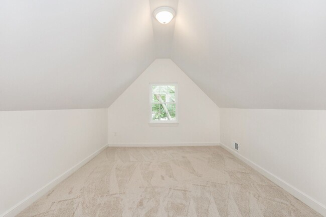Building Photo - Four bedrooms/2.5 Baths Newly Remodeled Bay Village Home!