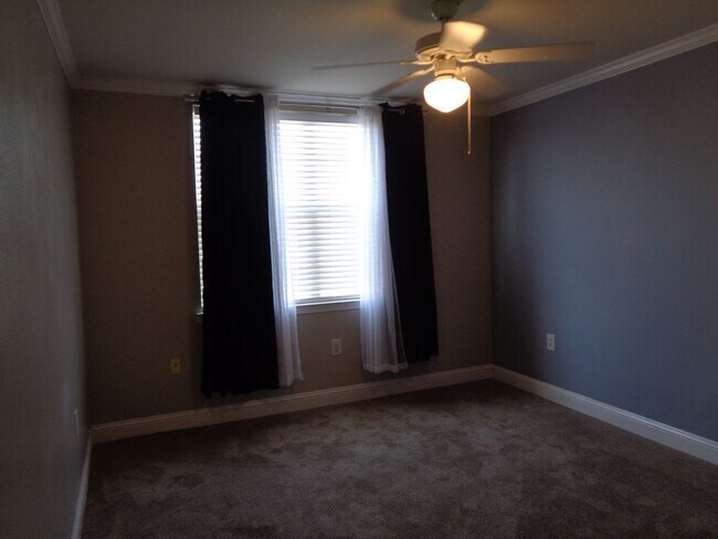 Building Photo - Great Location / Close to Hwy 85 & I-10