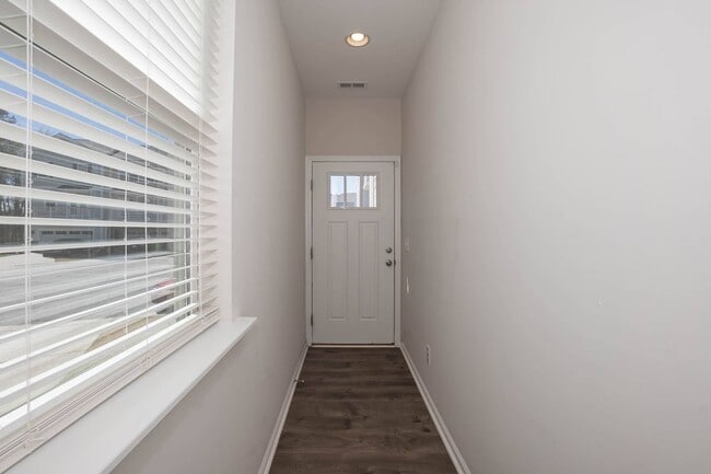 Building Photo - Four Bedroom Townhome!