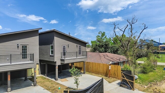 Building Photo - 8623 Homewood Ln