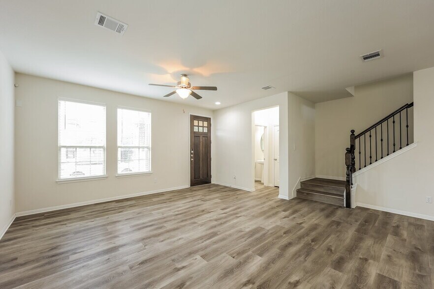 Building Photo - 200 Diamond Point Dr