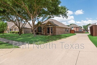 Building Photo - 12608 Red Hawk Dr