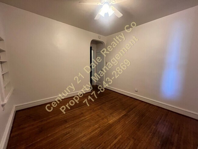 Building Photo - 423-425-425 N Franklin St