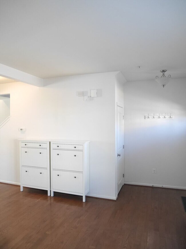 Building Photo - Modern 5-Bedroom Home in Easton – Offered Furnished or Unfurnished