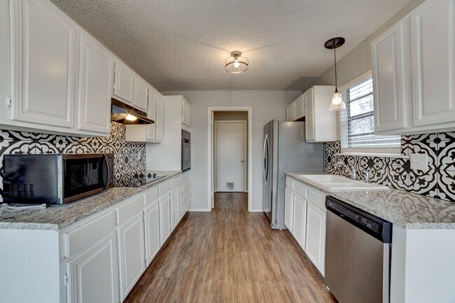 Building Photo - Charming Updated 3-Bedroom Home in South B...