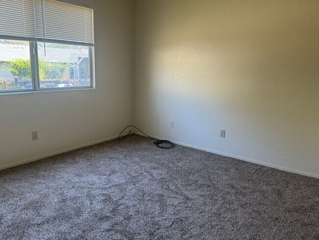 Building Photo - R-5310H