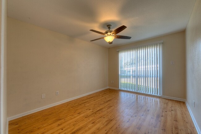 Building Photo - 93 Lakeview Village