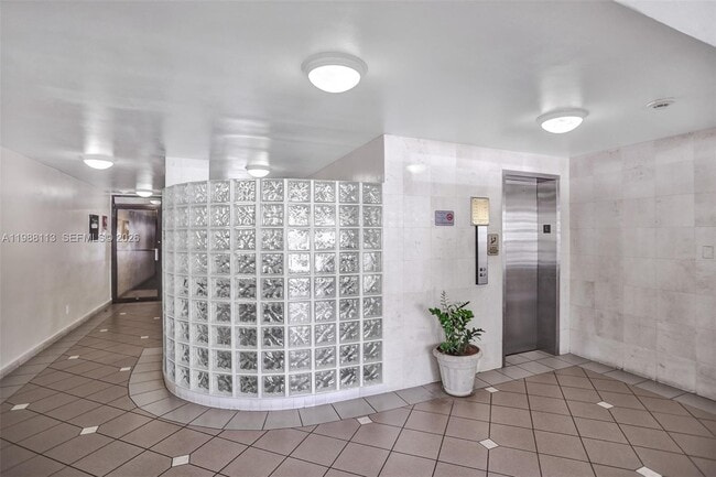 Building Photo - 2201 Brickell Ave