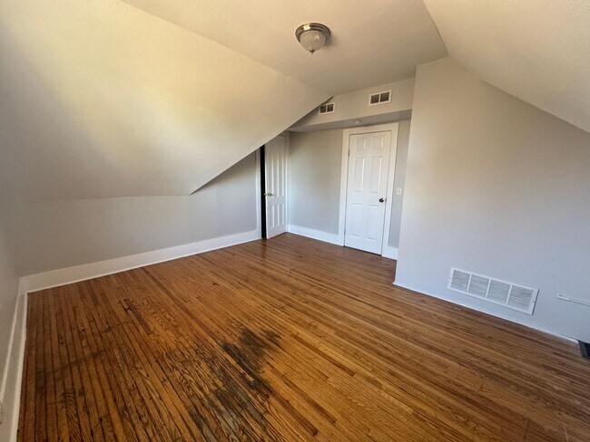 Building Photo - 302-304 Lenox Ave